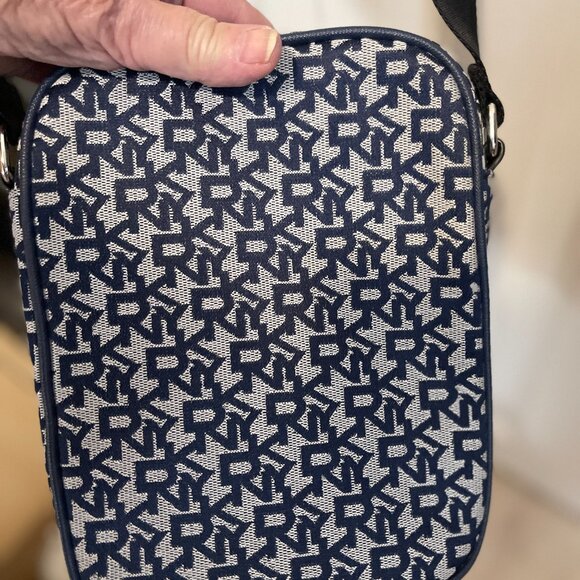 DKNY cute small little carry bag to sling over your shoulder with flair - Picture 5 of 9